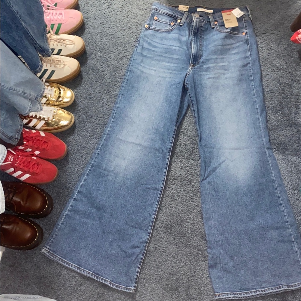 NWT Levis Ribcage Bell Jeans size 32